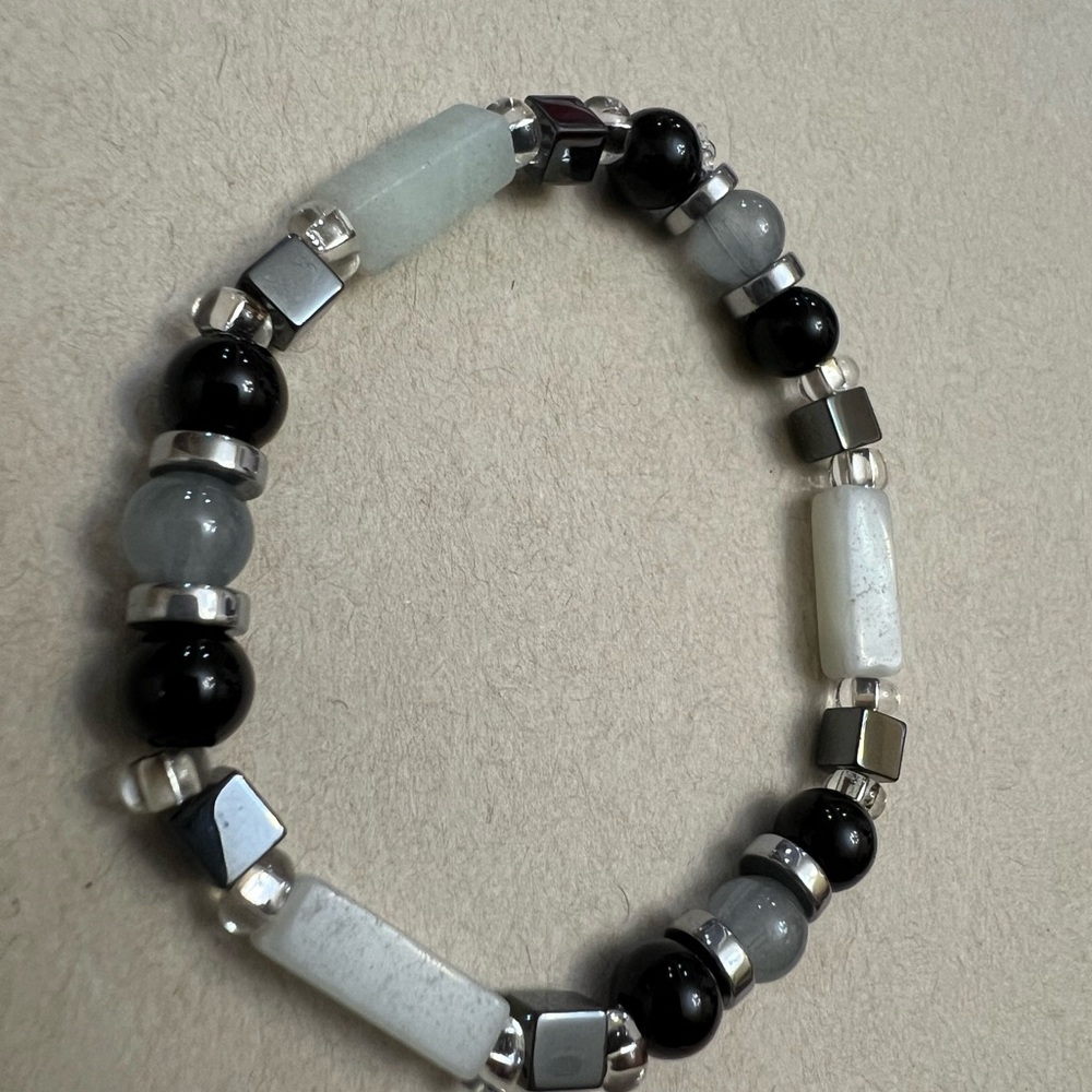 Elegant Black and White Beaded Bracelet